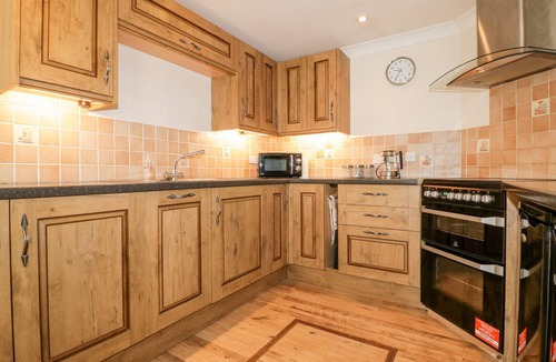 Truro House | LOWER BRAMBLESIDE, romantic, country holiday cottage in Truro