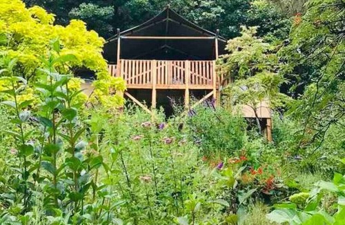 Kingsbridge Cabin | Lower Coombe Royal- Magnolia Lodge with Hot Tub