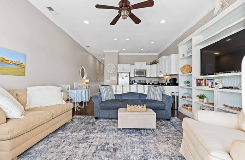 Southport Condo | Lucy's Gift: Spacious balcony overlooking the intercoastal waterway