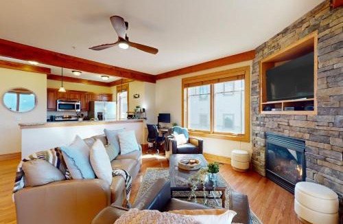 Boone Apartment | Luminous Pine Hideaway