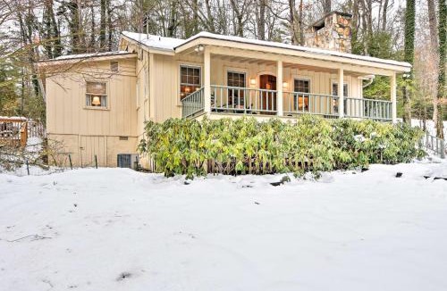 Mirror Lake House | Lush Mirror Lake Cottage Rental with Private Deck