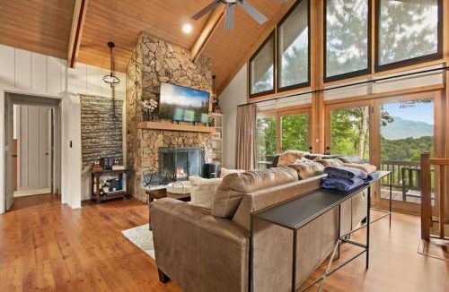 Seven Devils House | Lux Chalet with Amazing Views of Grandfather Mtn!