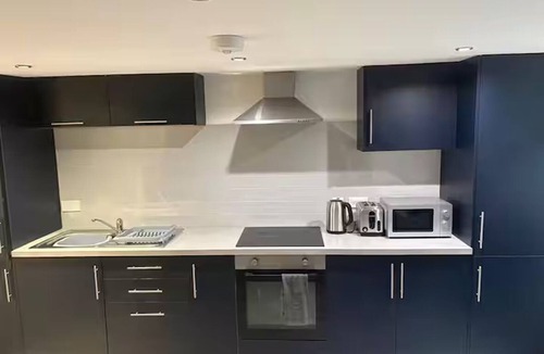 Wolverhampton Apartment | Lux Wolverhampton Stay Near Molineux Stadium