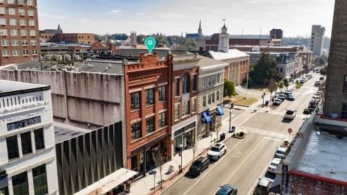 Downtown Wilmington House | Luxe 220 Suite 1