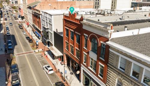 Downtown Wilmington House | Luxe 220 Suite 1