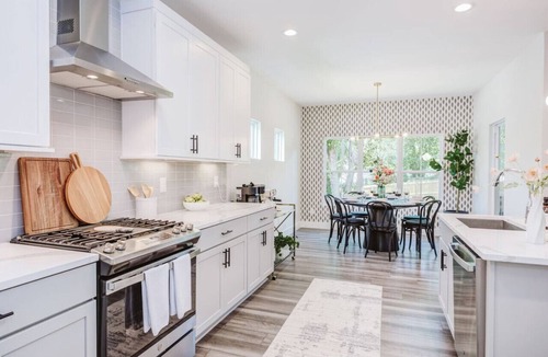 Durham House | Luxe 5* Home 4 Mins Duke/DT w/King Beds, Fire Pit, Pool, Pet OK