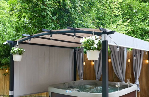 Downtown House | Luxe 5BR Designer Retreat w/Hot Tub | 3 mins to Downtown, 8 to NC State
