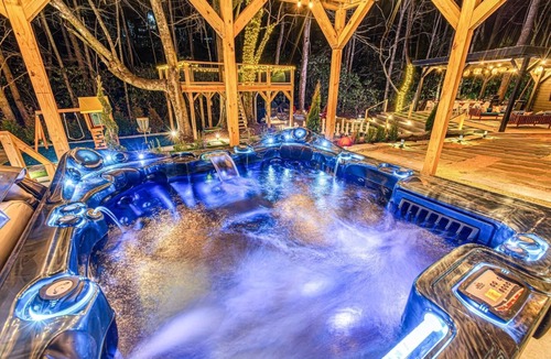 Black Mountain Cabin | Luxe Artisan Resort-Asheville's Ultimate Getaway!