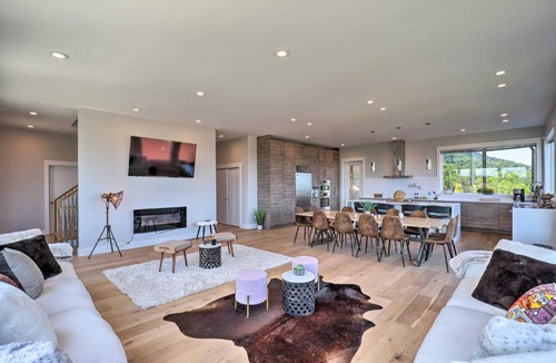Asheville House | Luxe Asheville Home with Stunning Mountain Views!