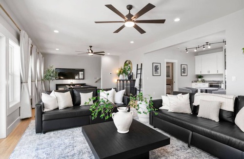 Laurel Park Apartment | Luxe Epic Mountain Views HotTub FirePit EV Charger
