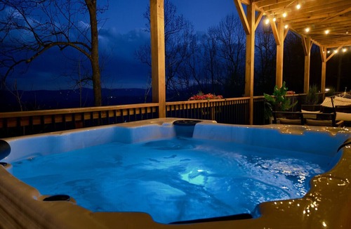 Laurel Park Apartment | Luxe Epic Mountain Views HotTub FirePit EV Charger