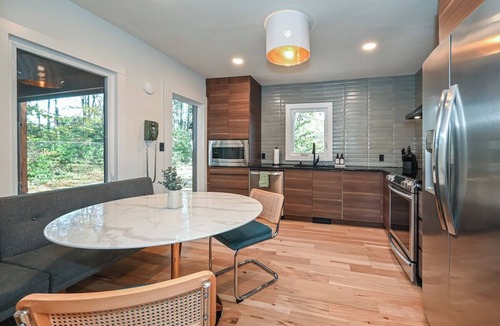 Matthews House | *LUXE*HOTTUB*FIREPIT*SUPERHOST*Walk2DTMatthews*EV*