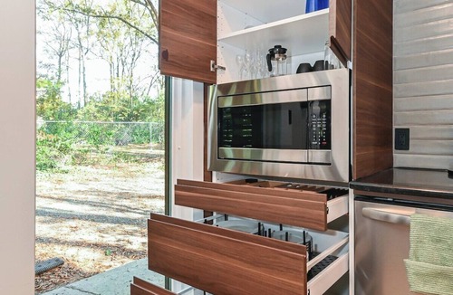 Matthews House | *LUXE*HOTTUB*FIREPIT*SUPERHOST*Walk2DTMatthews*EV*