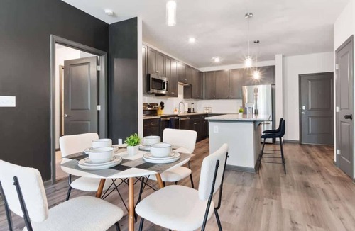 North Raleigh Apartment | Luxe King 2 Bedroom Suite in North Raleigh!