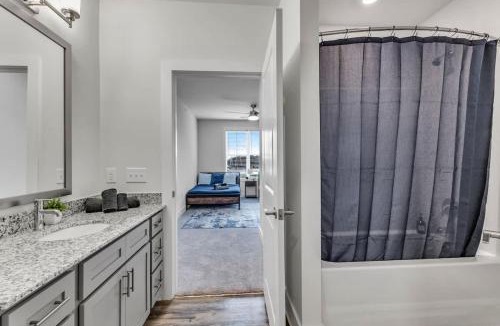 Hayes Apartment | Luxe King 2BR Suite Mins to Downtown Durham