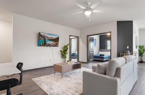 North Raleigh Apartment | Luxe King 3 Bedroom Suite North Raleigh