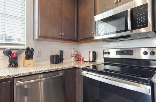 North Raleigh Apartment | Luxe King 3 Bedroom Suite in North Raleigh!