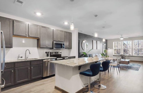 North Raleigh Apartment | Luxe King 3 Bedroom Suite in North Raleigh!