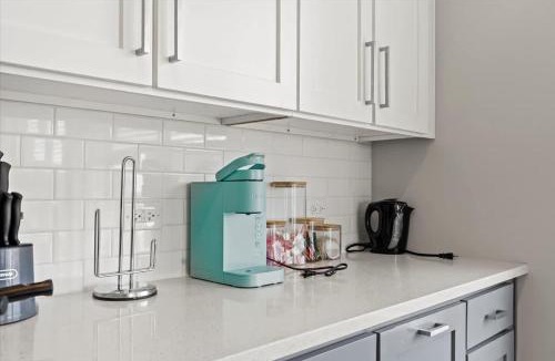 Charlotte Apartment | Luxe King 3BR in Waverly Charlotte