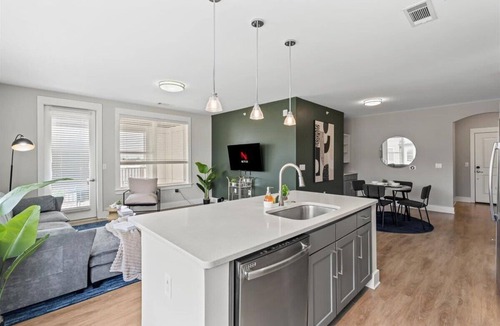 Charlotte Apartment | Luxe King 3BR Suite in Waverly Charlotte!