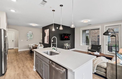 Charlotte Apartment | Luxe King 3BR Suite in Waverly Charlotte!