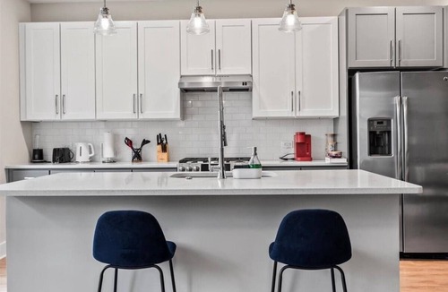 Charlotte Apartment | Luxe King 3BR Suite in Waverly Charlotte