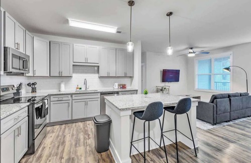 Hayes Apartment | Luxe King 3BR Suite Mins to Downtown Durham!