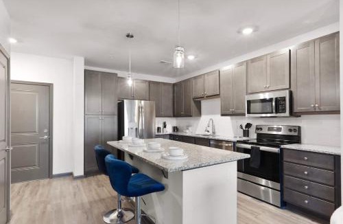 North Raleigh Apartment | Luxe King 3BR Suite North Raleigh