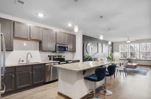 North Raleigh Apartment | Luxe King 3BR Suite North Raleigh