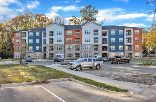 Hayes Apartment | Luxe King 3BR Suite to Downtown Durham!