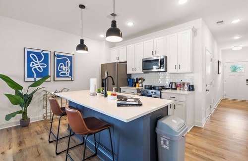 Paw Creek House | Luxe King 3BR Townhouse—Mins to Uptown Charlotte!