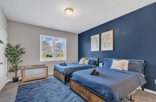 Southwest Raleigh House | Luxe King 3BR Townhouse Mins to Downtown