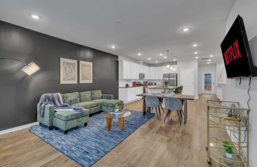 Durham House | Luxe King 4 BR Townhouse Mins to Dwtn Durham