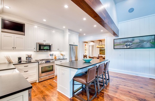 Lake Toxaway House | Luxe lakefront home with dock, kayak, canoe, home gym & great outdoor spaces