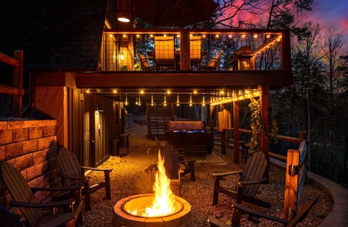 Mill Spring House | Luxe Lakefront Private Dock Kayaks Hot Tub Fire Pit