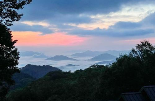 Waynesville House | Luxe Lodge Near Smoky Mountains Views and Hot Tub!