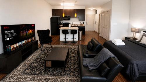 Five Points South Apartment | Luxe Nest | King Studio Downtown 2B