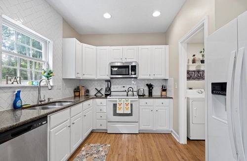 Prosperity Church Road House | Luxe Sleek 4BR Paradise Near Uptown w/Games & Grill