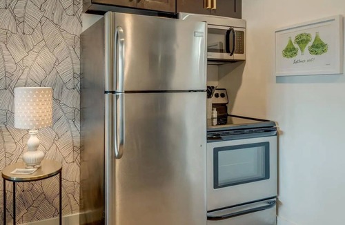Melrose Condo | Luxe Studio in Music City near Downtown, Walkable to Great Restaurants & More!