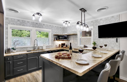 University Park House | Luxe Wolfpack Retreat: Walk to NC State, Shops, Dining+Firepit, Cornhole & More!