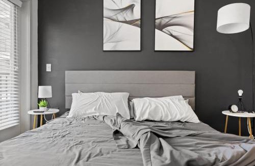 Cherry Apartment | Luxurious 1 King Bed Suite In Uptown Charlotte