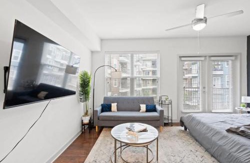 Cherry Apartment | Luxurious 1 King Bed Suite In Uptown Charlotte