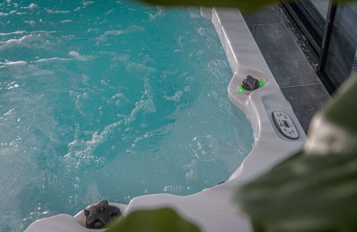 Durham House | Luxurious 7 bedroom durham mansion pool, hot tub, cinema