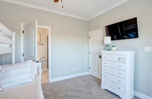 Sneads Ferry Villa | Luxurious 7BR Beach Home Ocean Views, Pool, Hot Tub