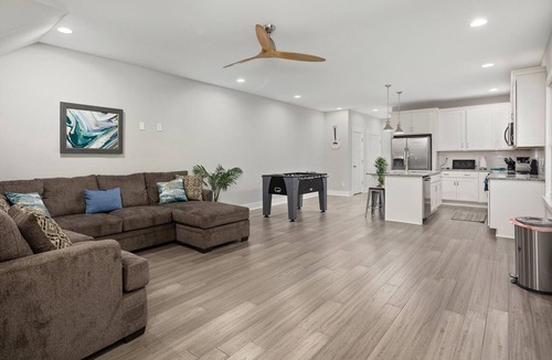 Talbot's Corner House | Luxurious 8 bd/6ba with ROOFTOP! Price is the total!