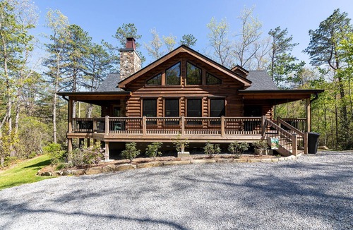 Cedar Mountain Cabin | Luxurious Cabin in DuPont State Forest near trails and recreation.