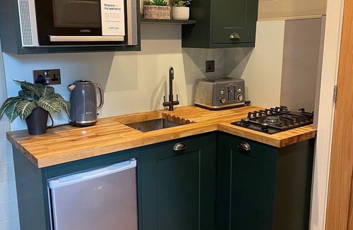 Llangollen Cabin | Luxurious Canal-side mini lodge in Llangollen.