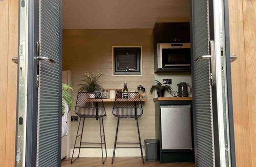 Llangollen Cabin | Luxurious Canal-side mini lodge in Llangollen.