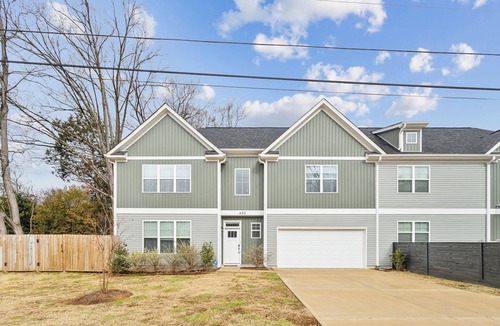 Hidden Valley House | Luxurious Charm & Comfort: Your Perfect Getaway; 6 mi from Downtown Charlotte!
