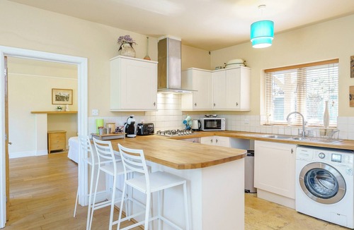 Eversley Cottage | Luxurious comfortable apartment in rural north Hampshire.